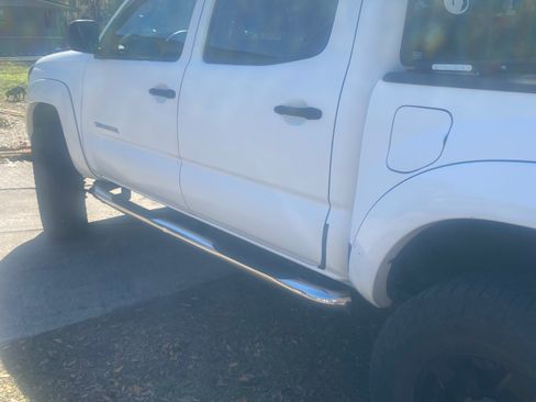 Used 2010 Toyota Tacoma PreRunner image 1