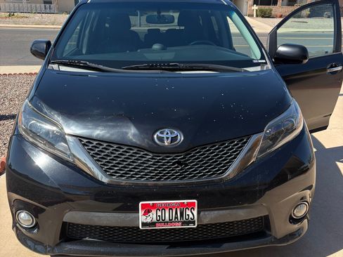 Used 2015 Toyota Sienna SE image 13