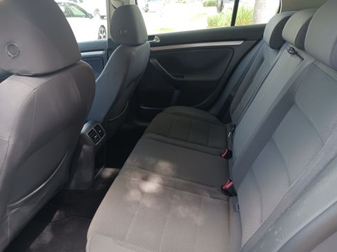 Used 2009 Volkswagen Rabbit S FWD image 9