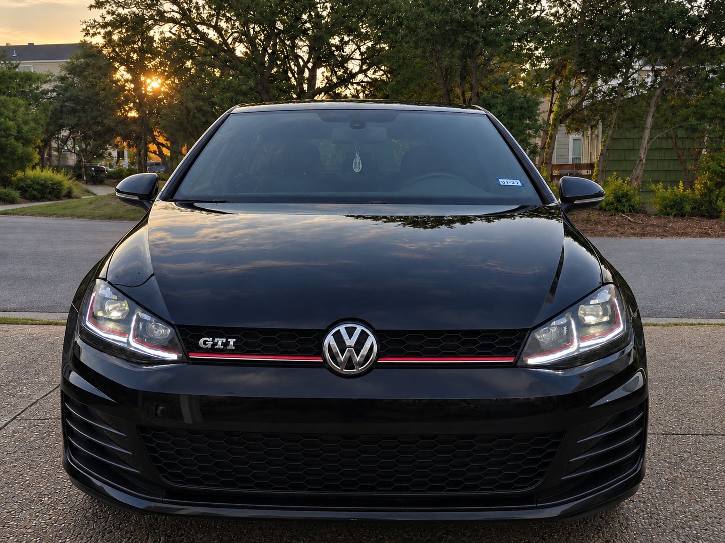 Used 2015 Volkswagen Golf 4-Door FWD image 1