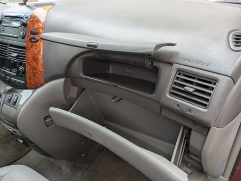 Used 2007 Toyota Sienna XLE image 18