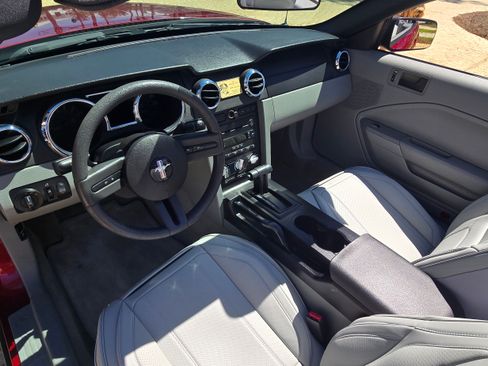 Used 2005 Ford Mustang Deluxe Convertible image 11