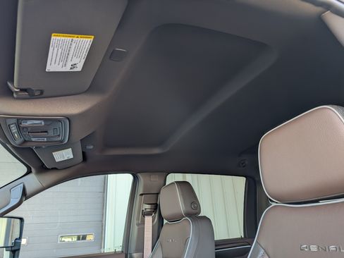 Used 2025 GMC Sierra 3500 Denali image 15