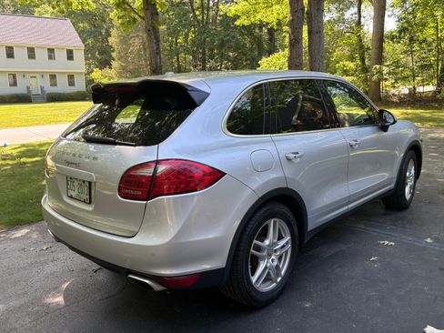 Used 2013 Porsche Cayenne S AWD/4WD image 4