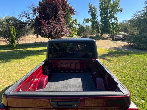 Used 2021 Jeep Gladiator Rubicon AWD/4WD image 2