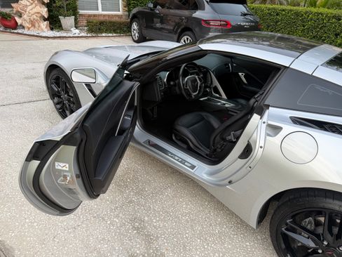 Used 2019 Chevrolet Corvette Stingray Coupe w/ 1LT RWD image 8