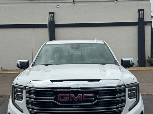 Used 2022 GMC Sierra 1500 SLT w/ SLT Premium Plus Package AWD/4WD image 5