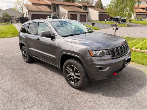 Used 2017 Jeep Grand Cherokee Trailhawk AWD/4WD image 9