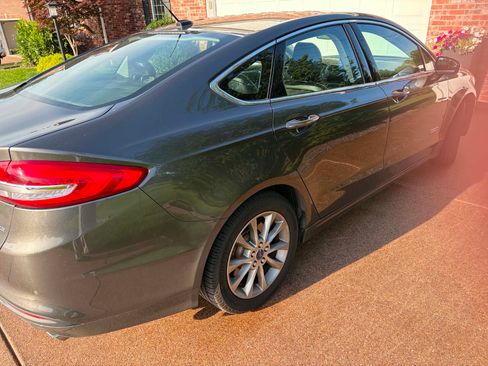Used 2017 Ford Fusion Energi SE FWD image 4