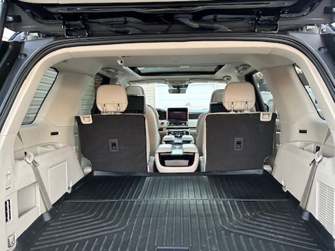 Used 2020 Lincoln Navigator Reserve w/ Luxury Package image 11