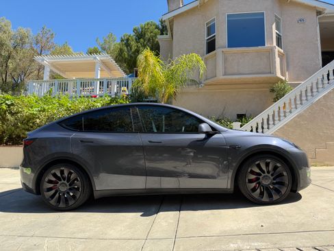 Used 2023 Tesla Model Y Performance AWD/4WD image 4