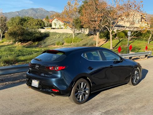 Used 2019 MAZDA MAZDA3 Hatchback image 6