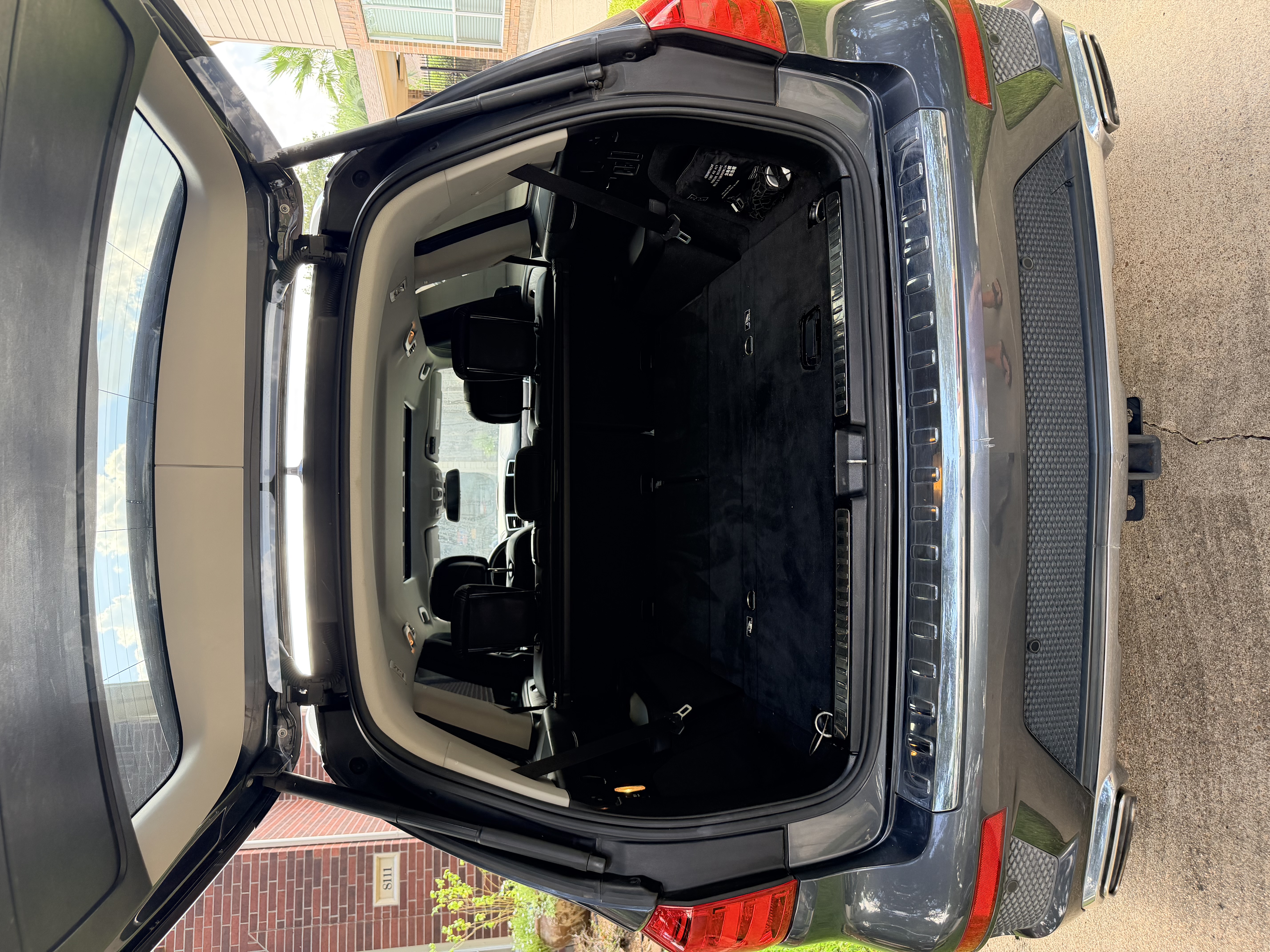 Used 2016 Mercedes-Benz GL 550 4MATIC image 4