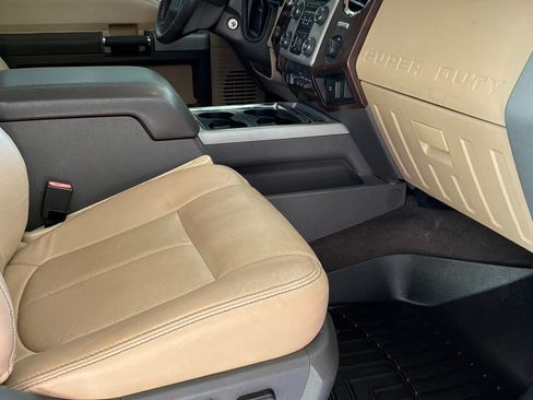 Used 2014 Ford F250 Lariat w/ Lariat Ultimate Package AWD/4WD image 11