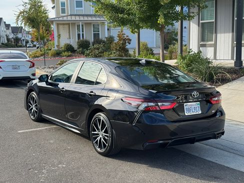Used 2022 Toyota Camry SE w/ Convenience Package FWD image 4