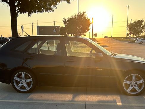 Used 2005 Lexus IS 300 SportCross RWD image 9