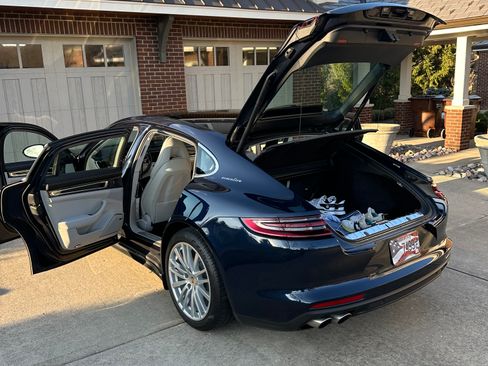 Used 2019 Porsche Panamera 4S Executive image 12