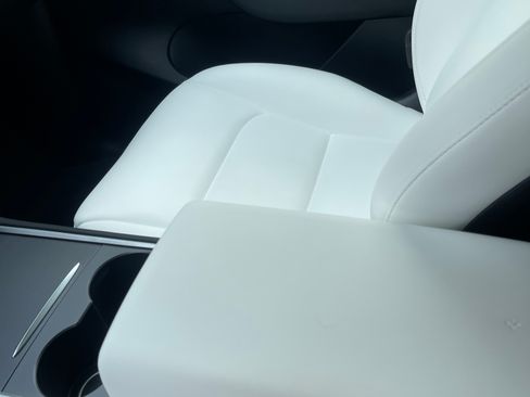 Used 2021 Tesla Model Y Long Range image 10