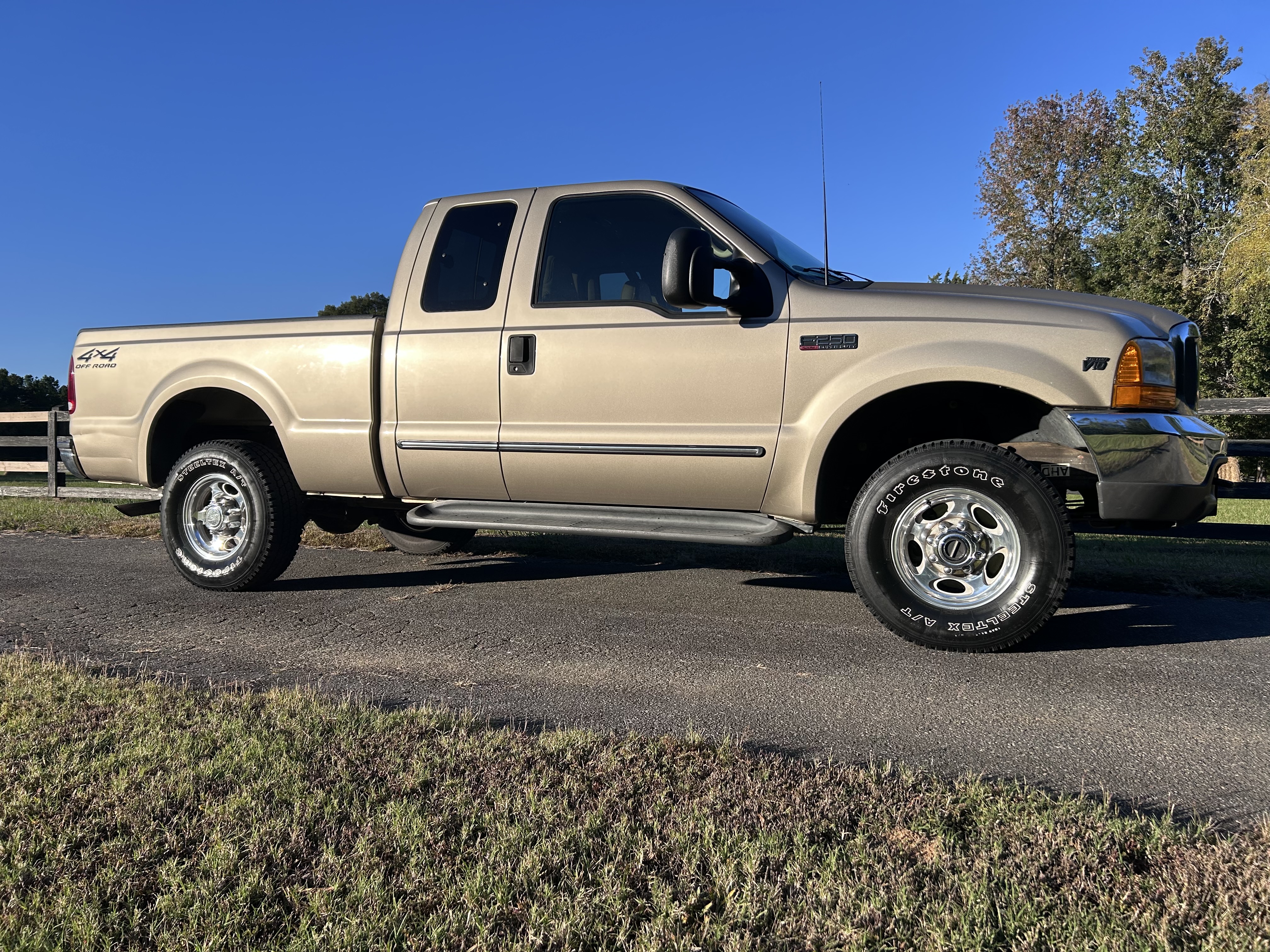 Used 2000 Ford F250 4x4 SuperCab Super Duty image 2
