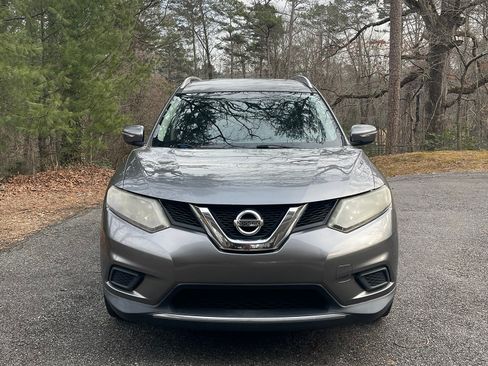 Used 2015 Nissan Rogue SV image 2