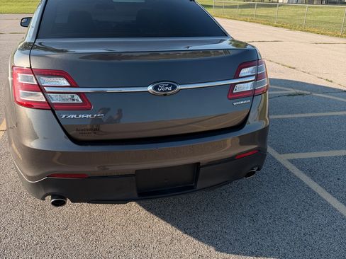 Used 2017 Ford Taurus SE FWD image 6