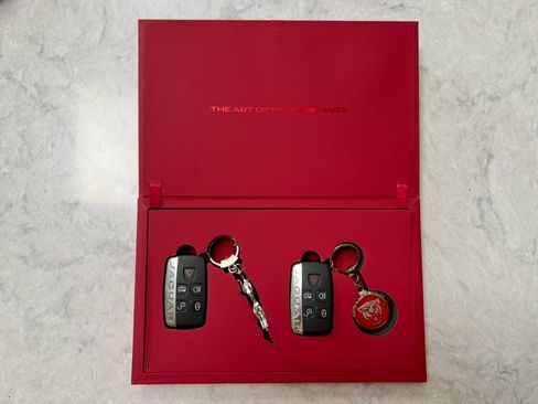 Used 2018 Jaguar F-TYPE R image 31