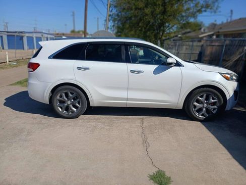 Used 2016 Kia Sorento SX image 2
