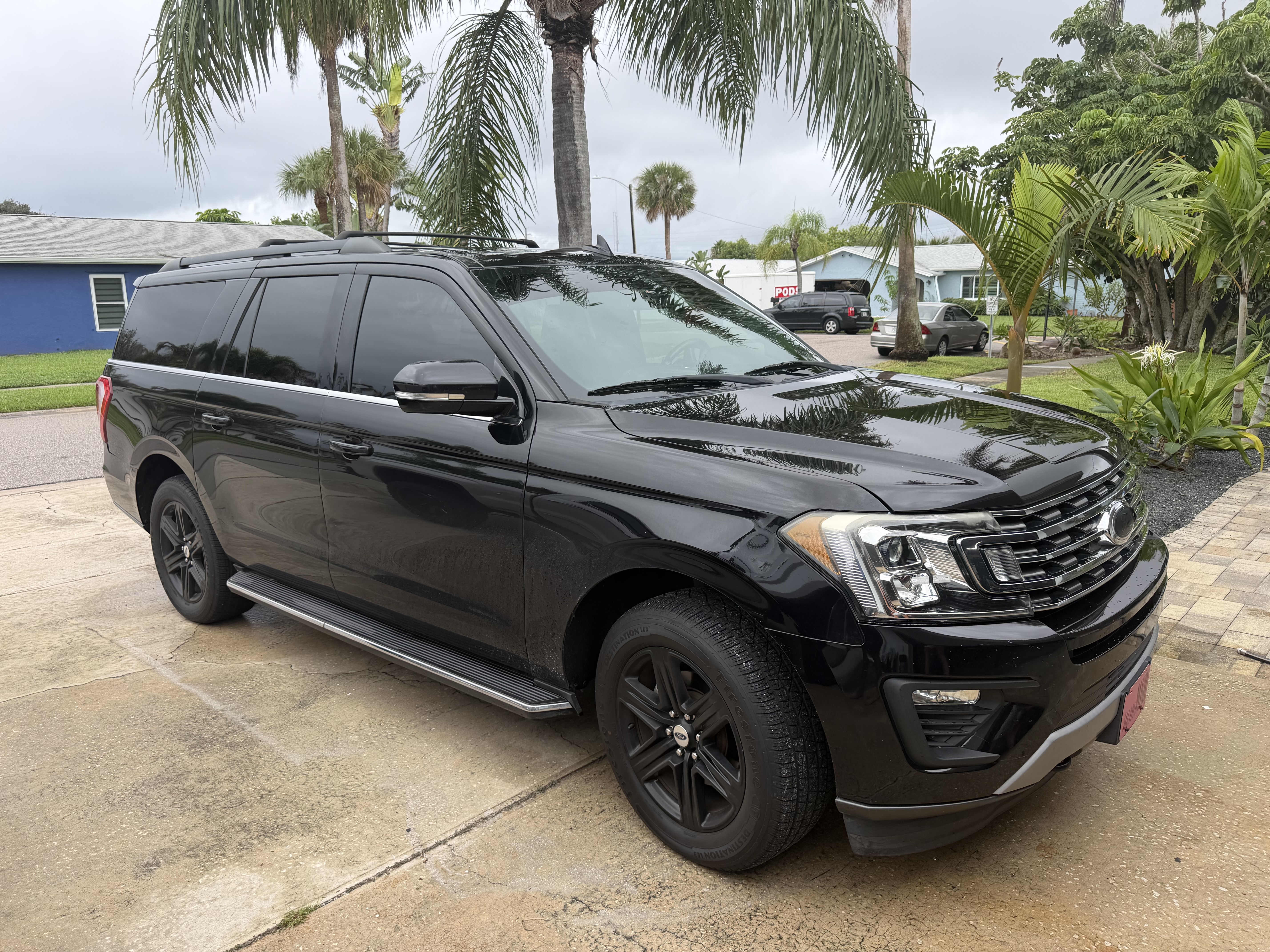 Used 2019 Ford Expedition Max XLT w/ Equipment Group 202A AWD/4WD image 6