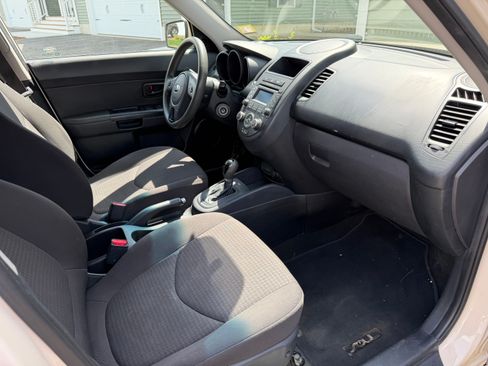 Used 2013 Kia Soul FWD image 6