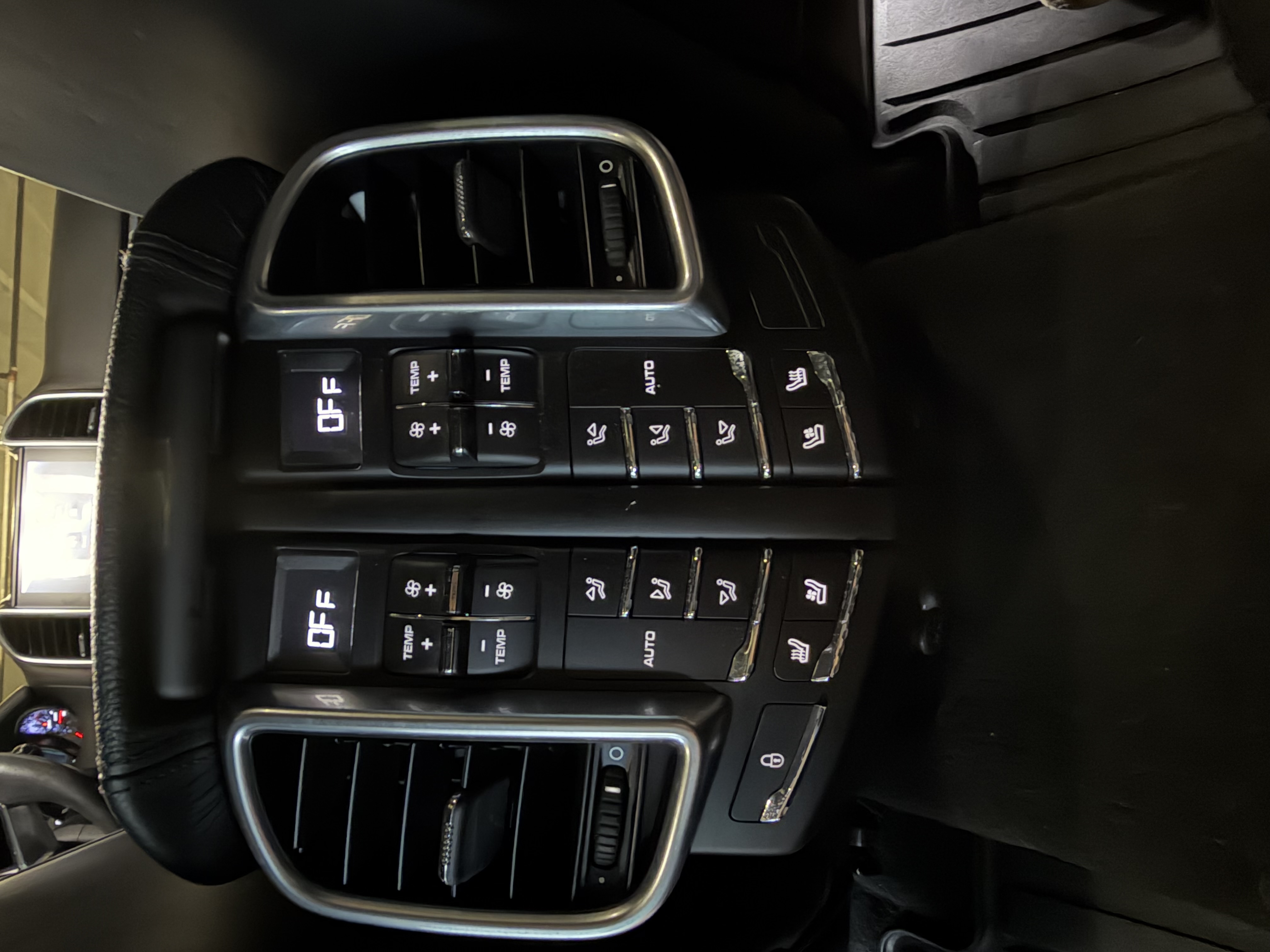 Used 2017 Porsche Cayenne AWD/4WD image 4