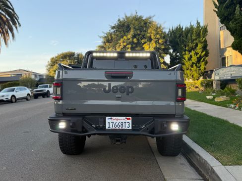 Used 2021 Jeep Gladiator Sport image 26