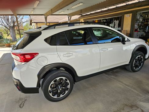 Used 2021 Subaru Crosstrek 2.0i Premium image 2