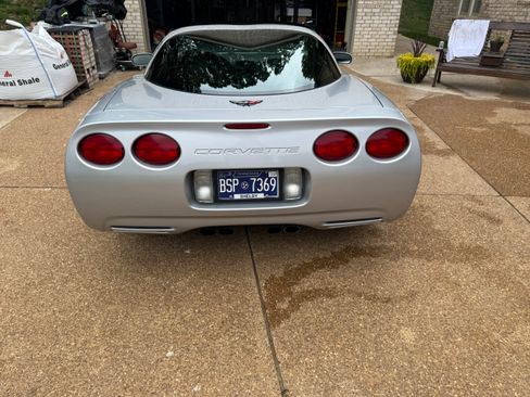 Used 2000 Chevrolet Corvette Coupe image 12