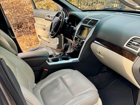 Used 2013 Ford Explorer Limited image 6