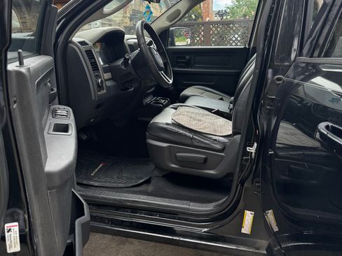 Used 2011 RAM 1500 ST RWD image 2