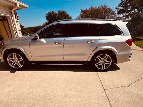 Used 2013 Mercedes-Benz GL 550 4MATIC image 1