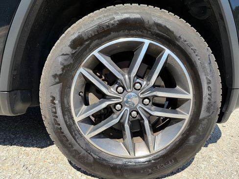 Used 2018 Jeep Grand Cherokee Limited AWD/4WD image 10