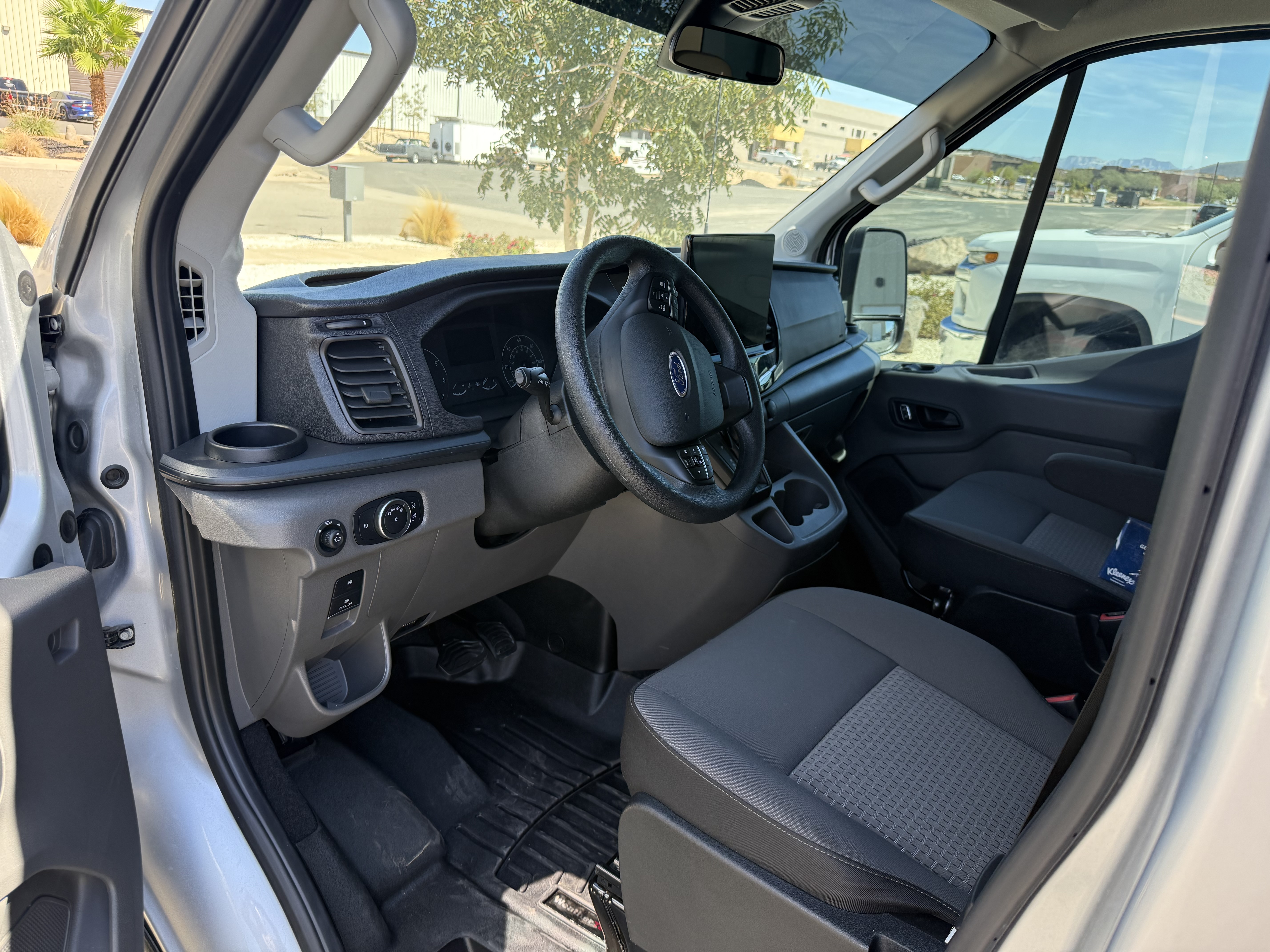 Used 2025 Ford Transit 350 XLT RWD image 9