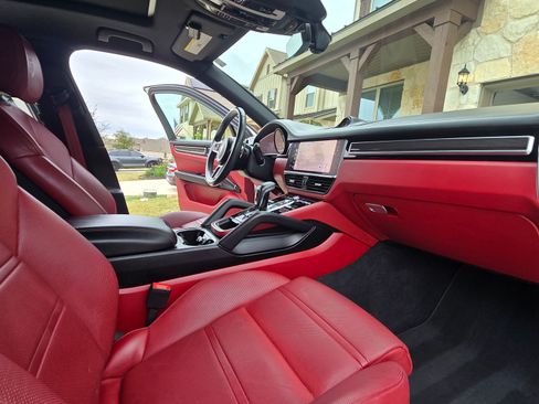 Used 2023 Porsche Cayenne Platinum Edition image 17