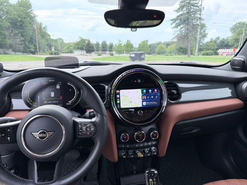 Used 2024 MINI Cooper SE FWD image 9
