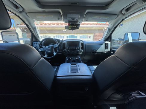 Used 2018 GMC Sierra 2500 Denali w/ Duramax Plus Package AWD/4WD image 17