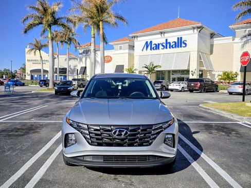 Used 2022 Hyundai Tucson SE image 2