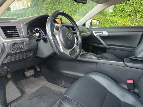 Used 2012 Lexus CT 200h Premium w/ Leather Pkg image 6