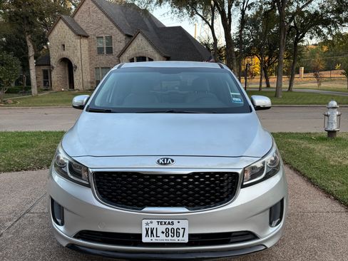 Used 2016 Kia Sedona L image 10