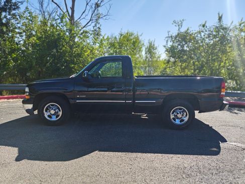Used 2002 Chevrolet Silverado 1500 LS w/ Electrical Convenience Pkg image 2