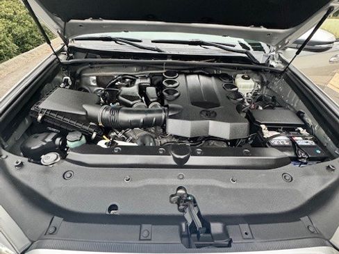 Used 2018 Toyota 4Runner SR5 Premium image 14