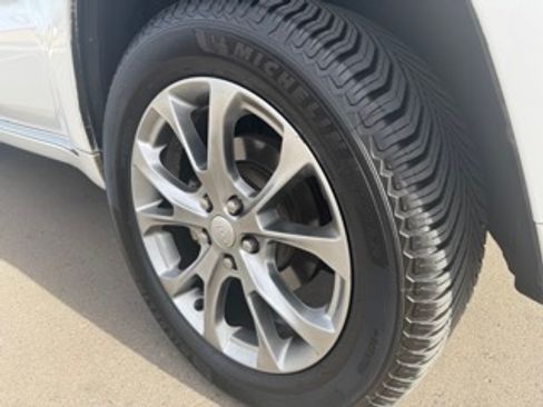Used 2019 Jeep Grand Cherokee Summit w/ Platinum Series Group AWD/4WD image 24