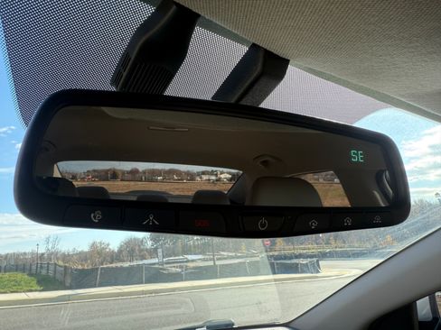 Used 2017 Hyundai Elantra Limited image 25