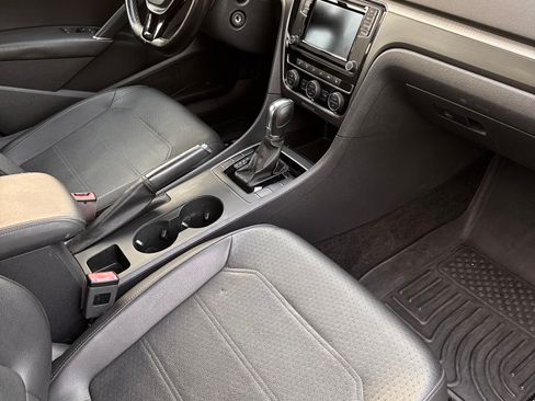 Used 2017 Volkswagen Passat 1.8T R-Line image 5