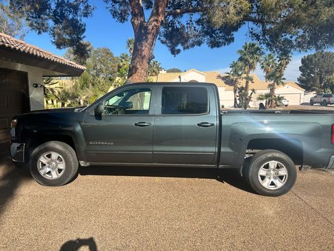 Used 2018 Chevrolet Silverado 1500 LT w/ LT Eassist Package image 4